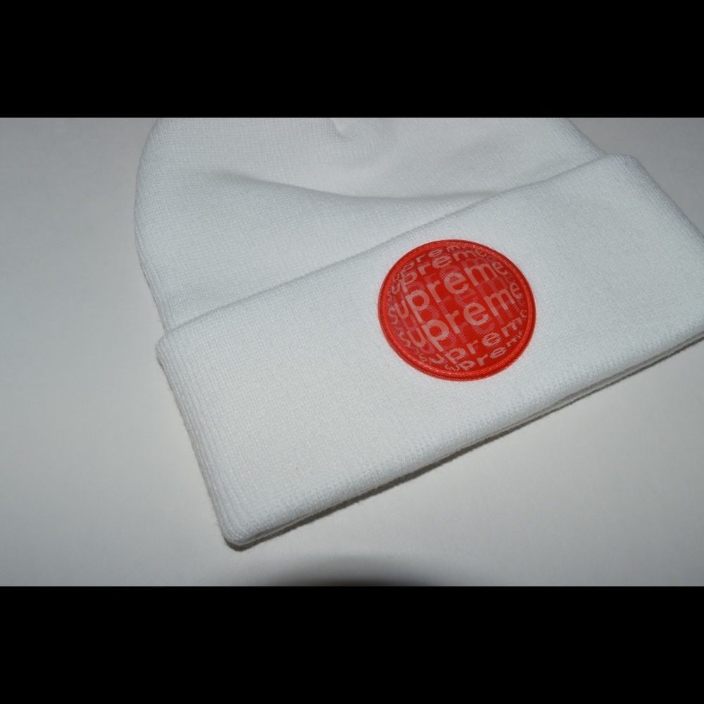 Brand new Supreme lenticular patch white beanie